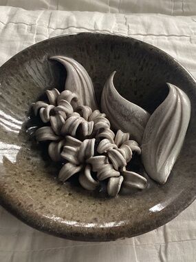 3-D HYACINTH POTTERY SMALL DECOR ROUND DISH **FLAW**